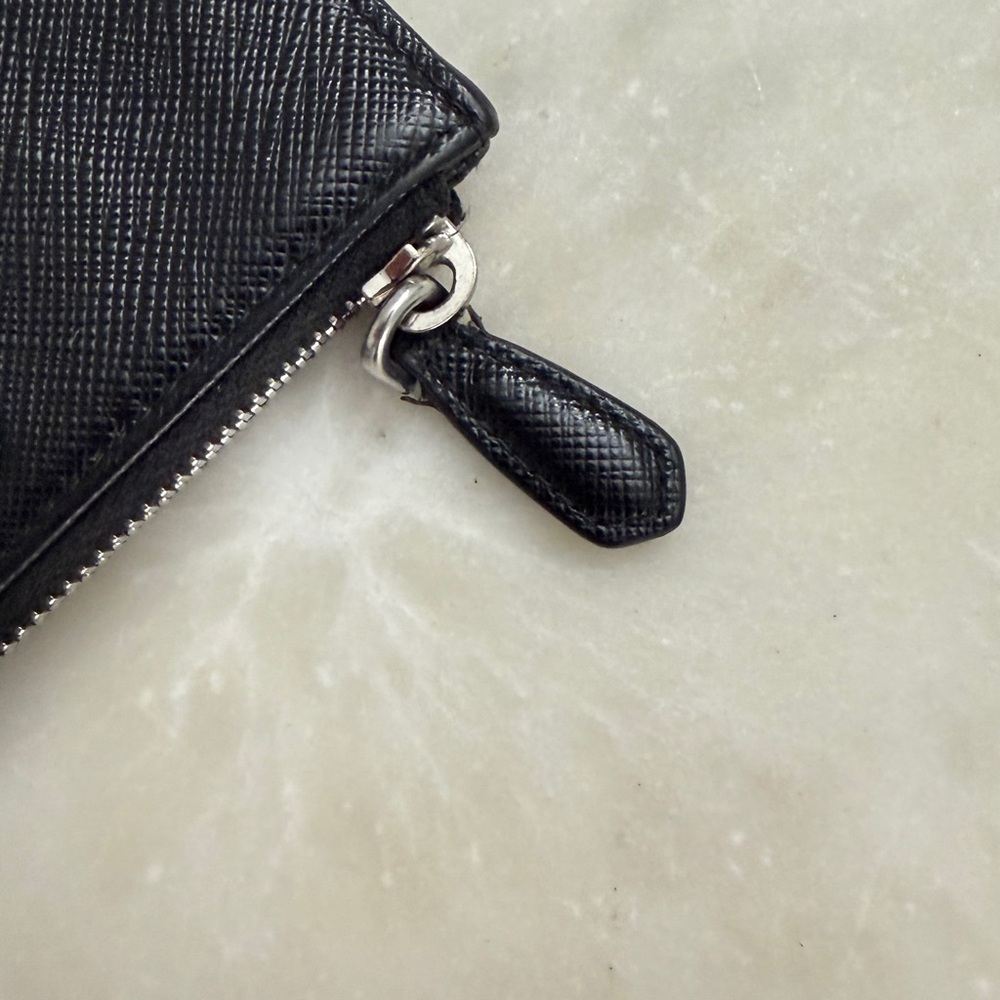 PRADA —- Saffiano leather card holder - Picture 3 of 10